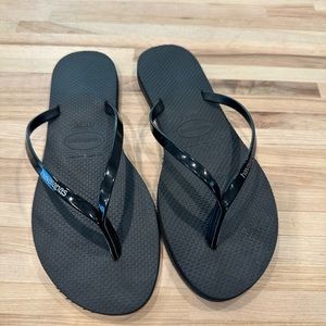 Women’s metallic/patent  black Havaianas flip flops size 37/38 (8)